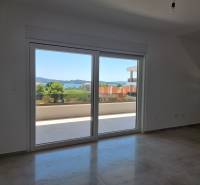 CHORVÁTSKO - Pekné apartmány 350m od pláže (S3) - VODICE - Izba vo 4-izbovom byte s výhľadom na terasu a prírodu.