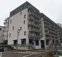 Nový moderný byt s balkónom a parkovaním v širšom centre. Jarabinková - Bytový komplex na Jarabinkovej ulici v Bratislave - Ružinove s balkónmi a parkovaním.