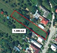 Moravské Lieskové - STAVEBNÝ POZEMOK s investičným potenciálom - Letecký pohľad na parcelu 1 386 m² v Moravskom Lieskovom na výstavbu domov.