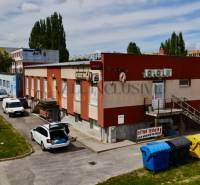 INVESTIČNÝ KOMERČNÝ OBJEKT | TOPOĽČANY  - Obchodné priestory na ulici Janka Matušku v Topoľčanoch, parkovisko a odpadové kontajnery.