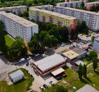 INVESTIČNÝ KOMERČNÝ OBJEKT | TOPOĽČANY  - Sídlisko a obchodné priestory v Topoľčanoch na ulici Janka Matušku.
