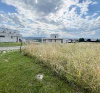PREŠOV-ĽUBOTICE, LUKRATÍVNY POZEMOK, 497 m2, UL. VODÁRENSKÁ  - Pozemky na bývanie v Ľuboticiach na Vodárenskej ulici s krásnym výhľadom.