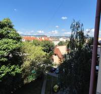 PRENÁJOM PRIESTRANNÉHO 2-IZBOVÉHO BYTU S LOGGIOU – JUŽNÁ TRIEDA - Výhľad z 2-izbového bytu na Južnej Triedě, Košice - mestská časť Juh.