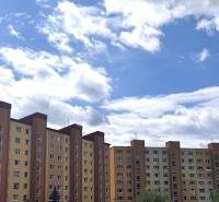 Pripravujem do ponuky!!! 2-izbový byt v Trstenej, Západ, 50m2, loggia - Bytový dom v Tvrdošíne na ulici Západ, vhodné na 2-izbový byt s výhľadom.