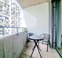 | EXKLUZÍVNE! | Krásny NOVÝ 2-izbový byt | 48m² | Čerešne - Balkón 2-izbového bytu na Poliankách v Bratislave - Dúbravke s výhľadom na okolie.