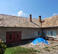 Rozsiahly pozemok (10 000m2)  priamo vo Veľkom Krtíši! - Starší dom s drevenou strechou na ulici A.H. Škultétyho, Pozemky - bývanie, príroda.