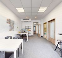 Samostatné kancelárske priestory 95,6 m2 -  BA II. Miletičova - Kancelárie s kobercovou podlahou, stolmi, stoličkami a príslušenstvom na prácu a stretávanie.