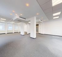 Samostatné kancelárske priestory 95,6 m2 - BA II. Miletičova - Priestranné kancelárie s neutrálnym kobercom, bielym stropom a LED osvetlením.
