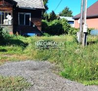 Predaj, rodinný dom Pôtor  - EXKLUZÍVNE HALO REALITY - Rodinný dom v Pôtore so zrubovou fasádou a rozľahlou záhradou obklopený zeleňou.