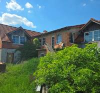 NOVÁ CENA - investičná príležitosť v obci Bíňovce - Rodinný dom v Bíňovciach na ulici Bíňovce, s rozostavanou konštrukciou a záhradou.