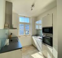 Prenájom luxusných bytov s park. miestom v centre BA. - A611