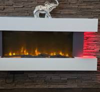 HD REALITY, Vám ponúka na Predaj 3-izbový Apartmán + Garážové státie - Elektrický krb s červeným podsvietením a dekoratívnym slonom na podlahe s dreveným dekorom.