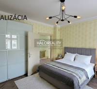 Predaj, rodinný dom Sľažany - EXKLUZÍVNE HALO REALITY - Spálňa v rodinnom dome s posteľou, skriňou a podlahou s dreveným dekorom.