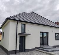 – Podpivničený RD po kompletnej rekonštrukcii - Rodinný dom s novou strechou a terasou v Jaslovských Bohuniciach.
