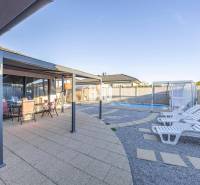 Tri Vody - 4-izbový rodinný dom s bazénom | Most pri Bratislave – Baza - Rodinný dom v Moste pri Bratislave s terasou, altánkom a bazénom.