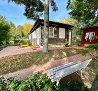 Záhrada s chatou s čarovným výhľadom, BA – Karlova Ves - Záhrada s chatou na pozemku pre bývanie v Bratislave - Karlovej Vsi na Hany Meličkovej.