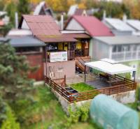 Na predaj rekreačná chata s pozemkom, Domaša, Valkov - Chata v Bžanoch na Trnkovej 213 s terasou a záhradou otočenou k lesu.