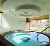 Prenájom, reštauračný priestor Dudince, Bar a Wellne... - Interiérové gastro priestory s bazénom a výhľadom do záhrady.