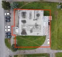 Predaj, obchodný priestor Rimavská Sobota, Západ, Ry... - Letecký pohľad na obchodné priestory v Rimavskej Sobote s parkovacími miestami.