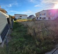 Exkluzívne na predaj rovinatý a slnečný stavebný pozemok 614 m2, Bytča - Slnečné pozemky - bývanie v Bytči, vhodné na výstavbu s okolitou zástavbou.