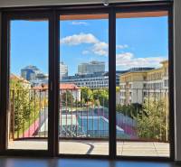 EXKLUZÍVNE MESTSKÉ BÝVANIE v PROJEKTE ZWIRN: 1 izb. BYT -  42,14 M2   - Výhľad z 1-izbového bytu na Košickej ulici v Bratislave - Ružinov.