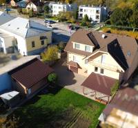 RADO| Podnikajte a zároveň bývajte pod jednou strechou! - Rodinný dom v Bolešove s balkónom, garážou a upraveným dvorom.