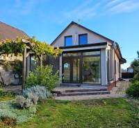 REZERVOVANÉ! Predáme 5-izbový rodinný dom na Štúrovej ulici, Vráble - Rodinný dom na Štúrovej ulici vo Vrábľoch s terasou a záhradou.