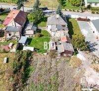 Rodinný dom s veľkým pozemkom (4641 m2)  - Ondrejovce - Letecký pohľad na rodinné domy a záhrady v Ondrejovciach.