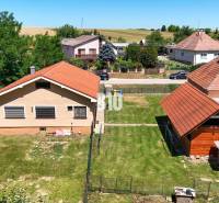 Rodinný dom s krásnym veľkým pozemkom ( stavebným) - Nové Sady - Rodinný dom v Nových Sadoch s priestrannou záhradou a altánkom.