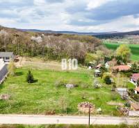 Jelenec  - Nádherný pozemok pri lese - 687 m2 - Pozemky - bývanie v Jelenci s výhľadom na lúky a lesy.