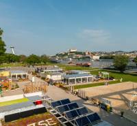 TOP lokalita na začiatku Petržalky, DVE VEŽE, Bosákova ul. - Na ulici Továrenská sa nachádza rekreačná zóna s výhľadom na Bratislavský hrad.