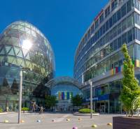 TOP lokalita na začiatku Petržalky, DVE VEŽE, Bosákova ul. - Na ulici Továrenská moderný komplex vedľa 2-izbových bytov, ideálny pre nákupy a relax.