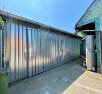 Na predaj objekt vhodný na podnikanie – Trenčín, Záblatie - Plechová garáž vedľa rodinného domu na Záblatskej ulici v Trenčíne.