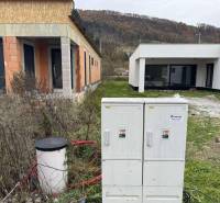 Rodinný dom - bungalov, Teplička nad Váhom - Stavba rodinného domu na ulici Na Kúty v Tepličke nad Váhom.