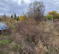 Znížená CENA- PREDAJ pozemok na výstavbu rodin.domu Tvrdošovce 1815m2 - Pozemok na bývanie v Tvrdošovciach s opusteným autom a zarasteným terénom.