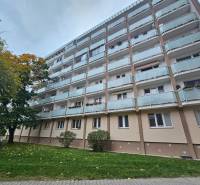 Kompletne zrekonštruovaná garsónka - BA Nové mesto - Bytový dom s balkónmi, ulica Československých parašutistov, Bratislava - Nové Mesto, garsónka.