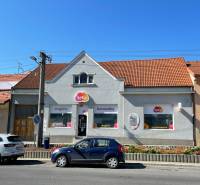 Predaj budovy v centre mesta - Rodinný dom na ulici M. A. Beňovského vo Vrbovom s obchodom na prízemí.