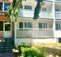 PRENÁJOM- Pekný 3 - izbový byt - Košice Staré mesto - Bytový dom na Kapitána Nálepku, Košice - mestská časť Staré Mesto, s balkónmi a záhradou.