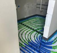 Ponúkame na predaj 4 izbový byt v rodinnom dome s pozemkom - Podlahové kúrenie v rodinnom dome na ulici Vyšná Šebastová, inštalácia rozvodov v interiéri.