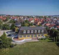 Predaj nehnuteľnosti v mestskej časti Poprad-Veľká - Hotel a reštaurácia v Poprade obklopené zeleňou v rámci Hotely a penzióny.