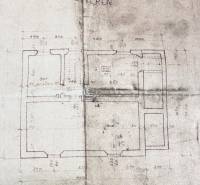 Na predaj rodinný dom s rozľahlým pozemkom 1788m2 MODRA - Pôdorys rodinného domu znázorňujúci usporiadanie suterénu so stavebnými rozmermi a popismi.