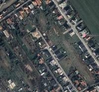 Pozemok vhodný na radovú výstavbu Chorvátsky Grob 1.044m2 - Letecký pohľad na pozemky - bývanie v Chorvátskom Grobe na ulici Pod vinicami.