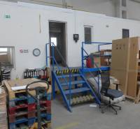 Sklad na prenájom o celkovej ploche 1015 m2 - Sklady a haly so schodiskom, paletami a kancelárskym nábytkom.