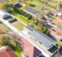 NA PREDAJ 4-IZB.BUNGALOV S DVOJGARÁŽOU,ORECHOVÁ POTôŇ - Rodinný dom v Orechovej Potôni s dvorom, trávnatá plocha a priľahlé budovy.