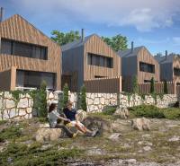 MODERNÉ 3-IZB. RODINNÉ DOMY, ZÁHRADA, SAUNA, TERASA, OBEC TURECKÁ - Rodinné domy v Tureckej s dreveným obkladom obklopené prírodou a kamennými múrmi.