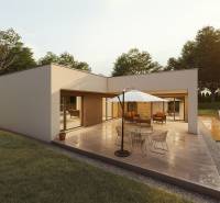 5-izbový dom 162m2 + pozemok 604m2 | Trenčianske Jastrabie - Rodinný dom v Trenčianskom Jastrabí s terasou, bazénom a záhradným nábytkom v záhrade.