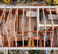 PREDAJ 5i rekreačný RD | Pekná cesta | Lesopark Rača  - Stavba rodinného domu na Peknej ceste v Bratislave - Rača, pohľad zhora na strešnú konštrukciu.