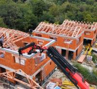 PREDAJ 5i rekreačný RD | Pekná cesta | Lesopark Rača  - Výstavba rodinných domov na Peknej ceste v Bratislave - Rači, drevené krovy, zeleň.