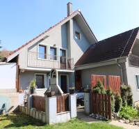 ZNÍŽENÁ cena - viacgeneračný  rodinný dom v Borinke  - Rodinný dom na ulici Borinka, kamenný krb, záhrada, tiché prostredie.