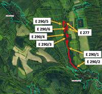 Rokycany – 38.000 m2 LESNÝ POZEMOK v podiele 1/1 - Ortofotomapa poľnohospodárskych a lesných pozemkov v oblasti Rokycany s označenými parcelami.